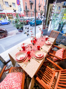 Tavola estiva ispirata al corallo rosso